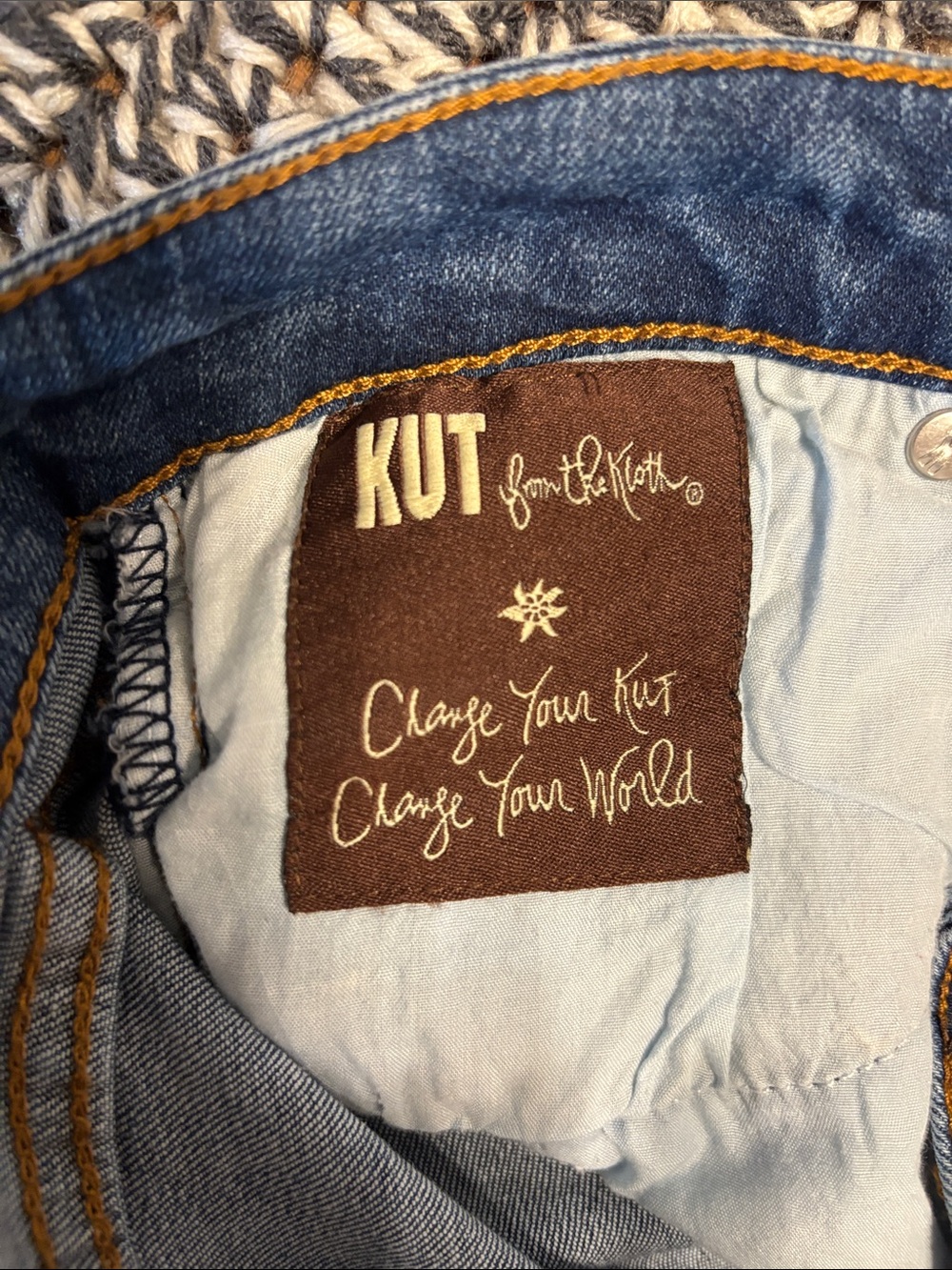 KUT from the kloth- Blue Embroidered Hummingbird & Rose Jeans Sz 6 - Picture 7 of 10